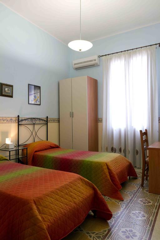 Casa Vacanza Albamarina Trapani Quarto foto